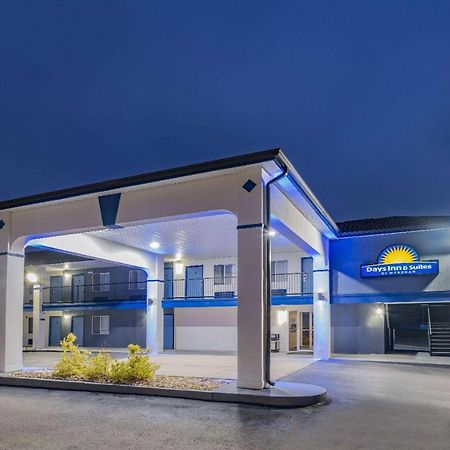 Days Inn By Wyndham Hamilton Bagian luar foto