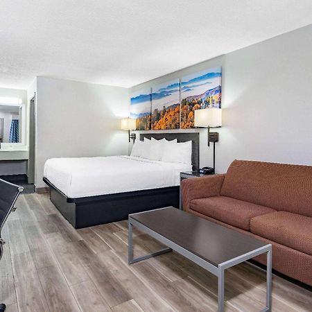 Days Inn By Wyndham Hamilton Bagian luar foto
