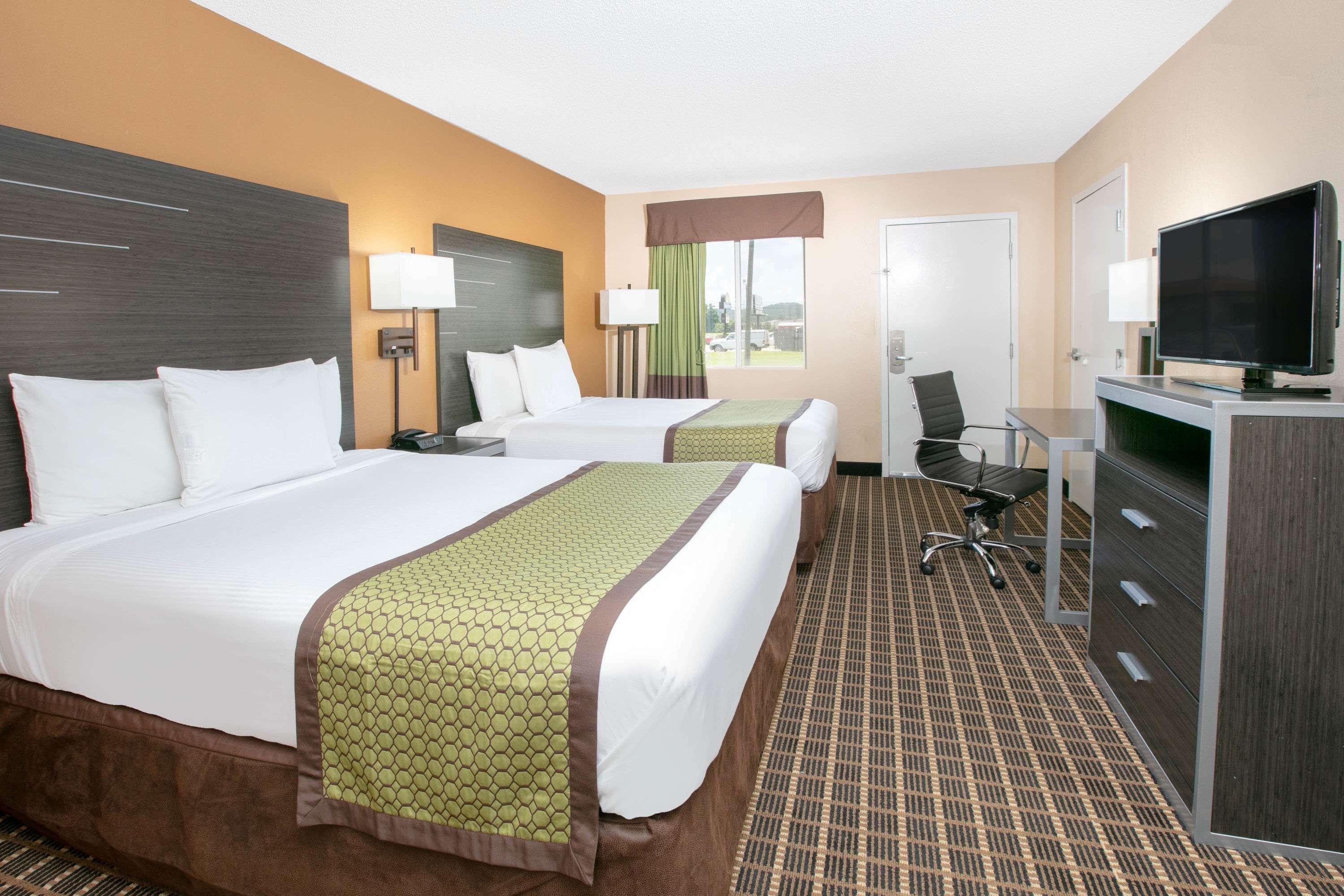 Days Inn By Wyndham Hamilton Bagian luar foto