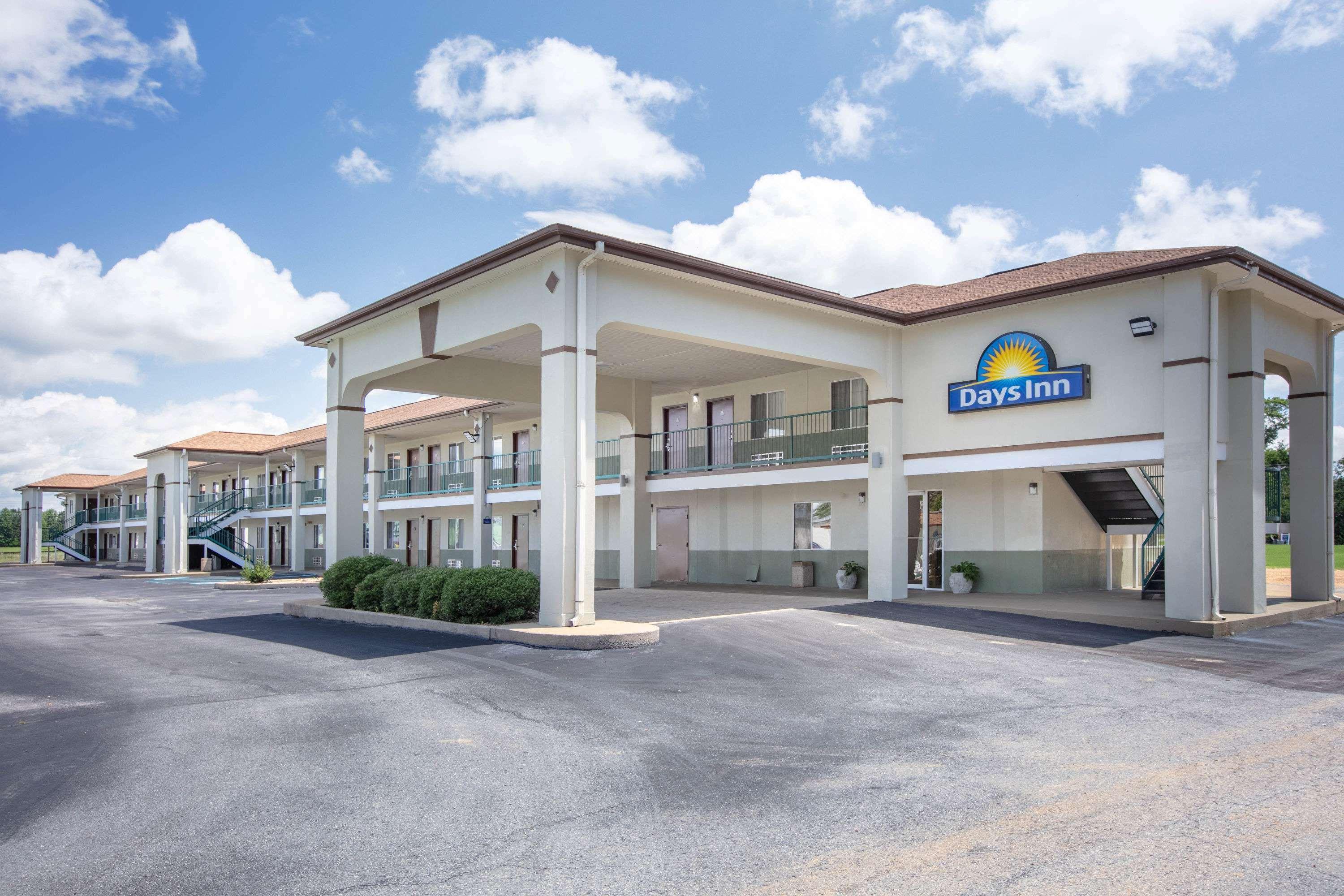 Days Inn By Wyndham Hamilton Bagian luar foto