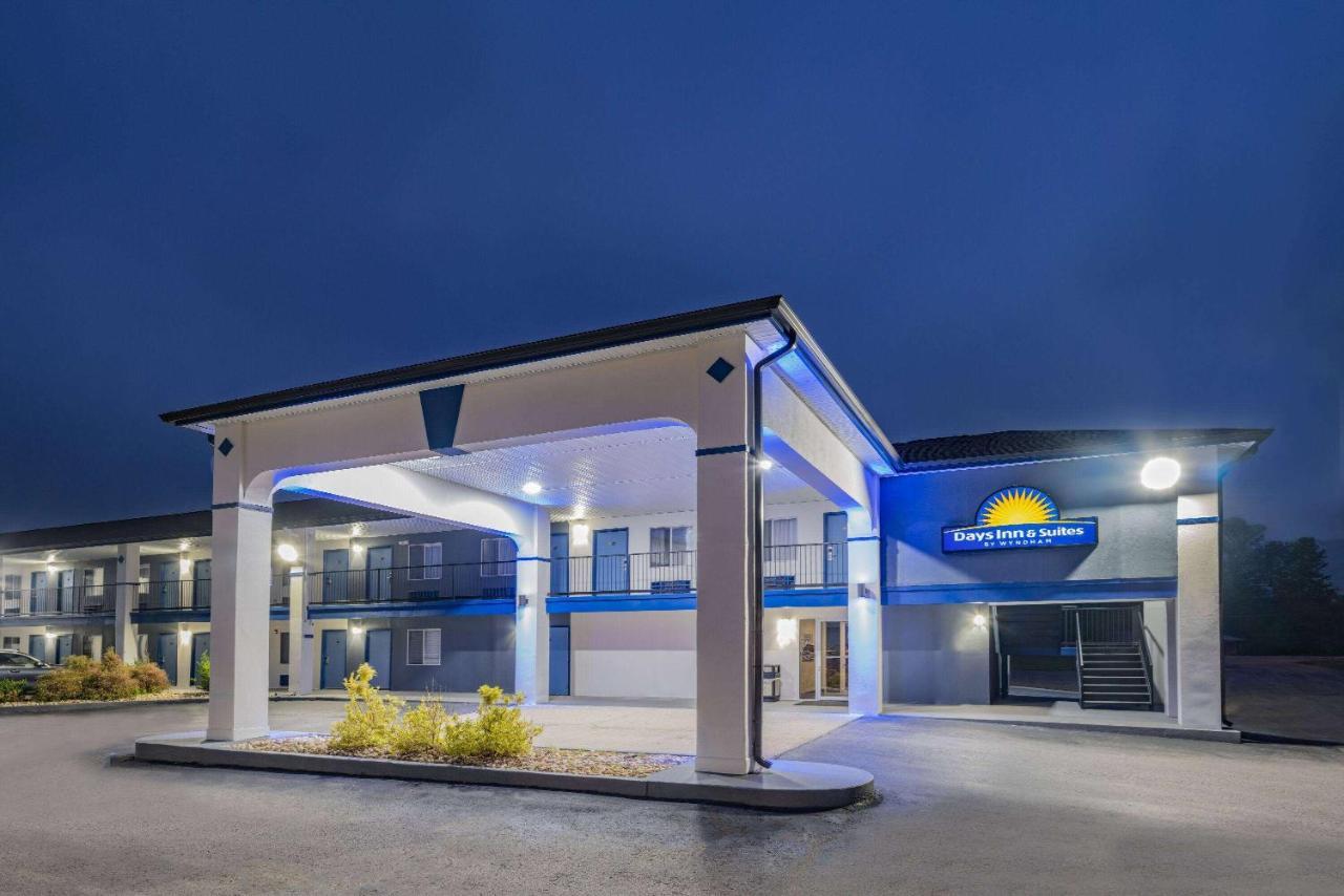 Days Inn By Wyndham Hamilton Bagian luar foto