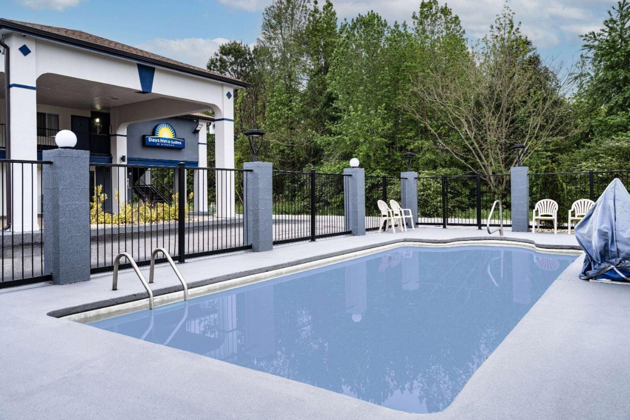 Days Inn By Wyndham Hamilton Bagian luar foto