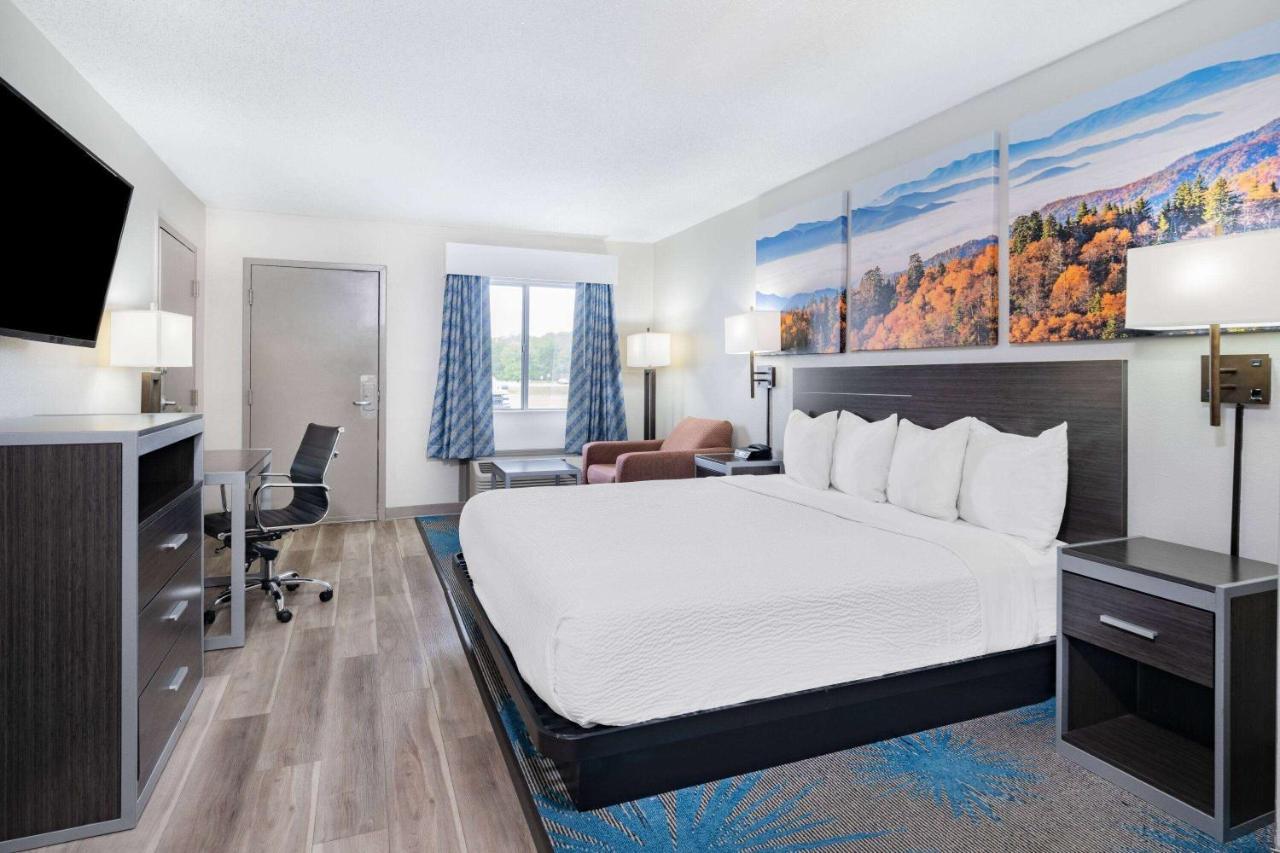 Days Inn By Wyndham Hamilton Bagian luar foto