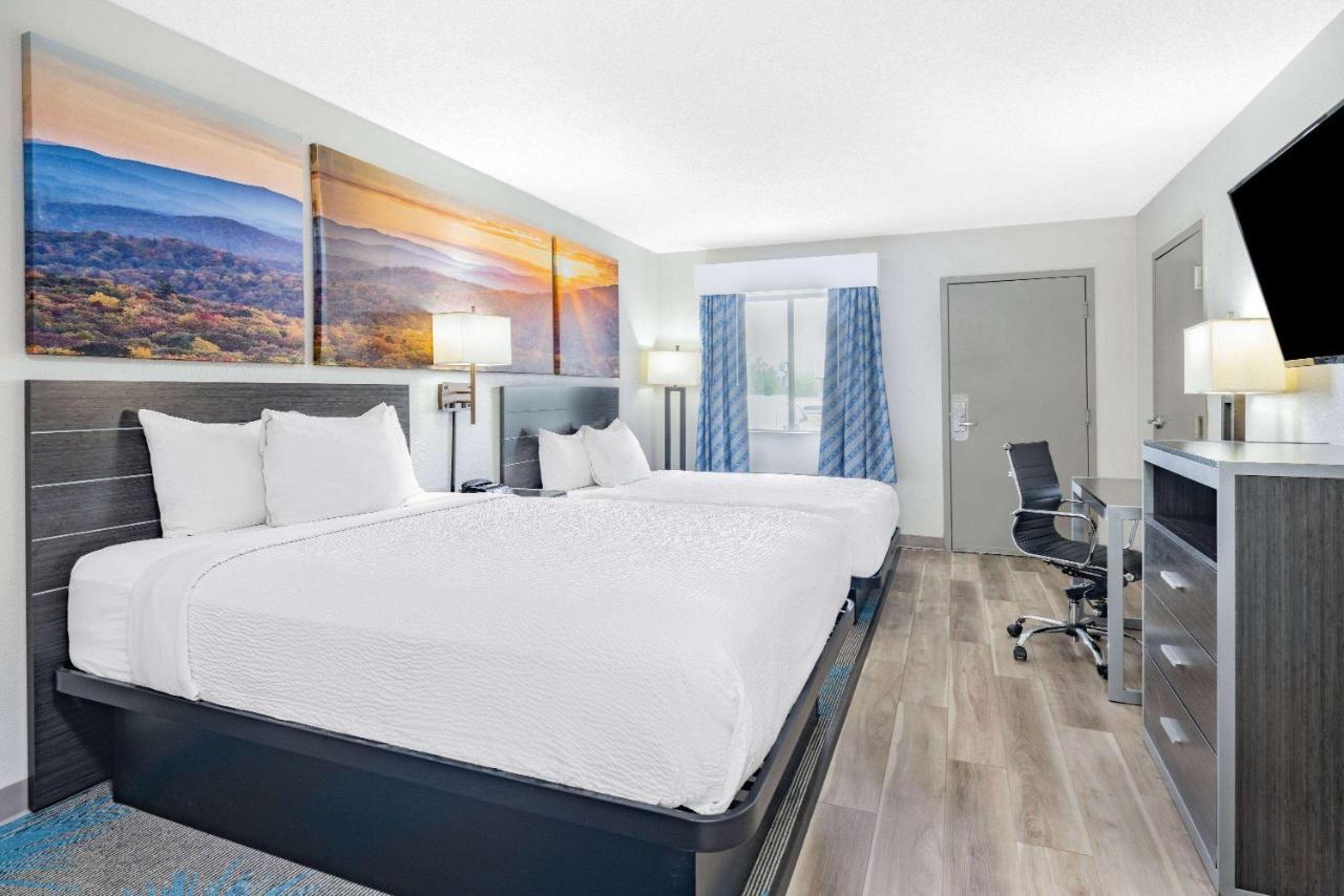 Days Inn By Wyndham Hamilton Bagian luar foto