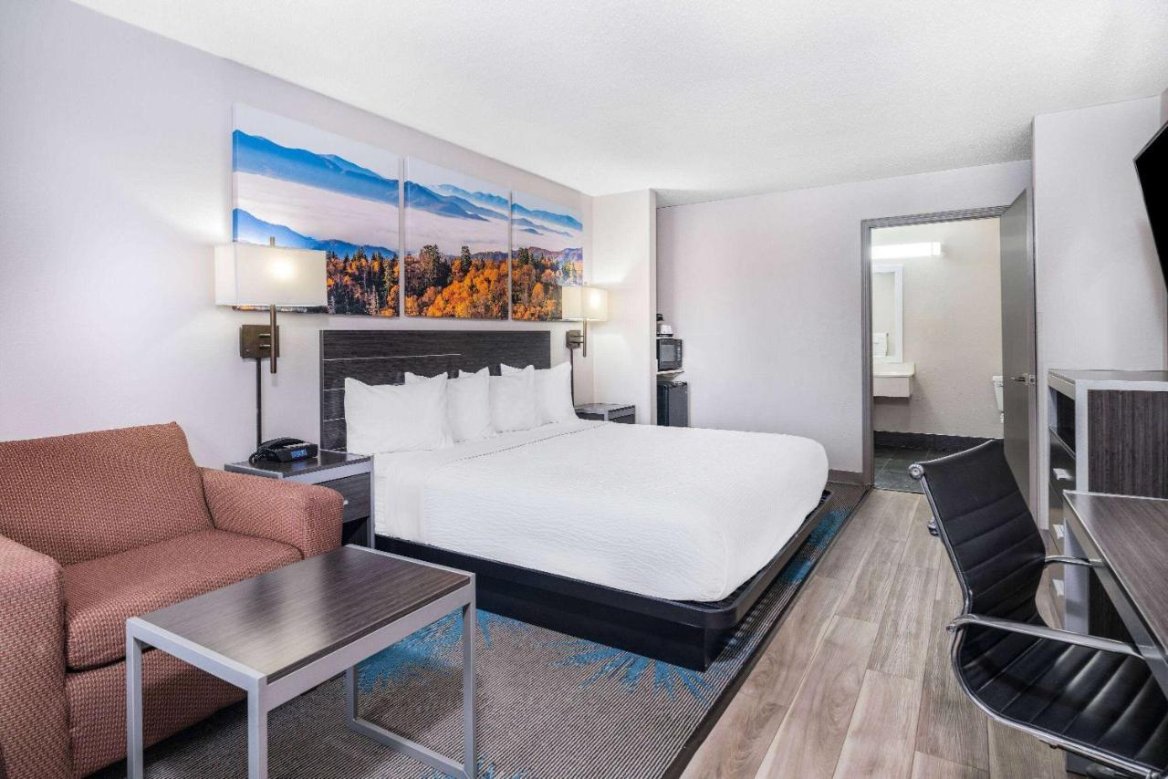 Days Inn By Wyndham Hamilton Bagian luar foto